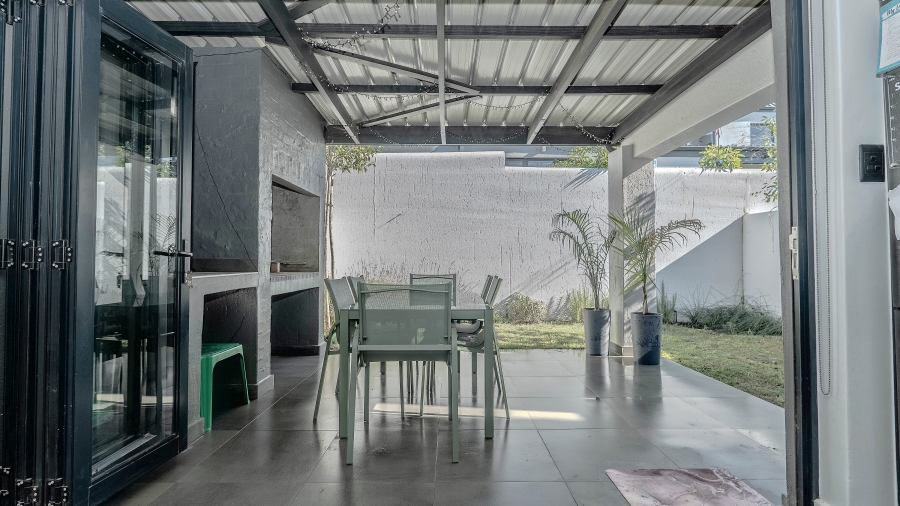 2 Bedroom Property for Sale in Newinbosch Western Cape
